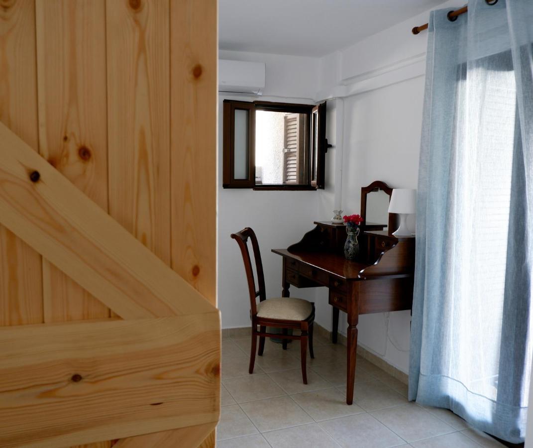 Néon Oítilon Mani Home מראה חיצוני תמונה