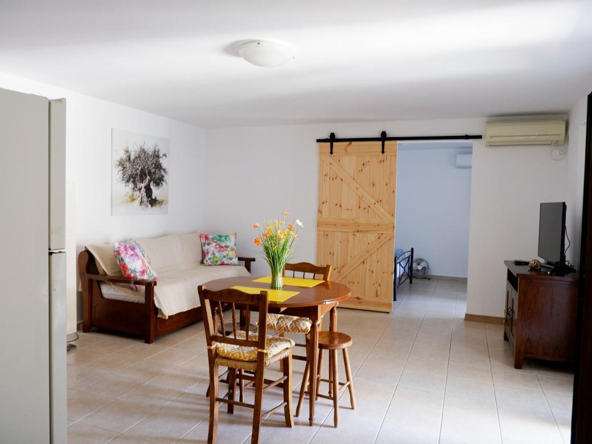 Néon Oítilon Mani Home מראה חיצוני תמונה
